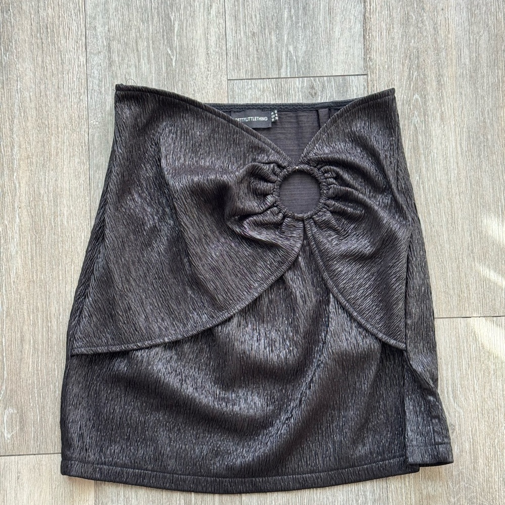 Black Waxed-look Textured Skirt - size 4 / Small